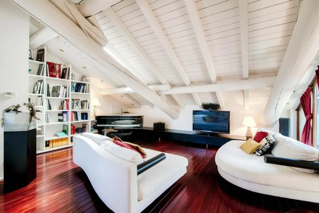 Exclusive Penthouse - by MyHomeInComo