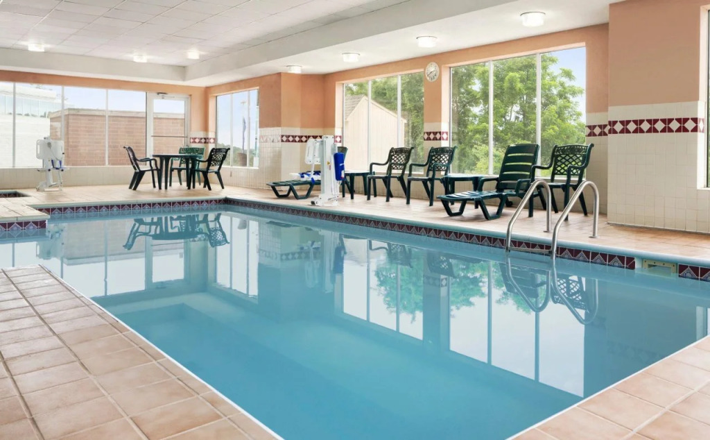 Comfort Inn & Suites Cuyahoga Falls - Akron