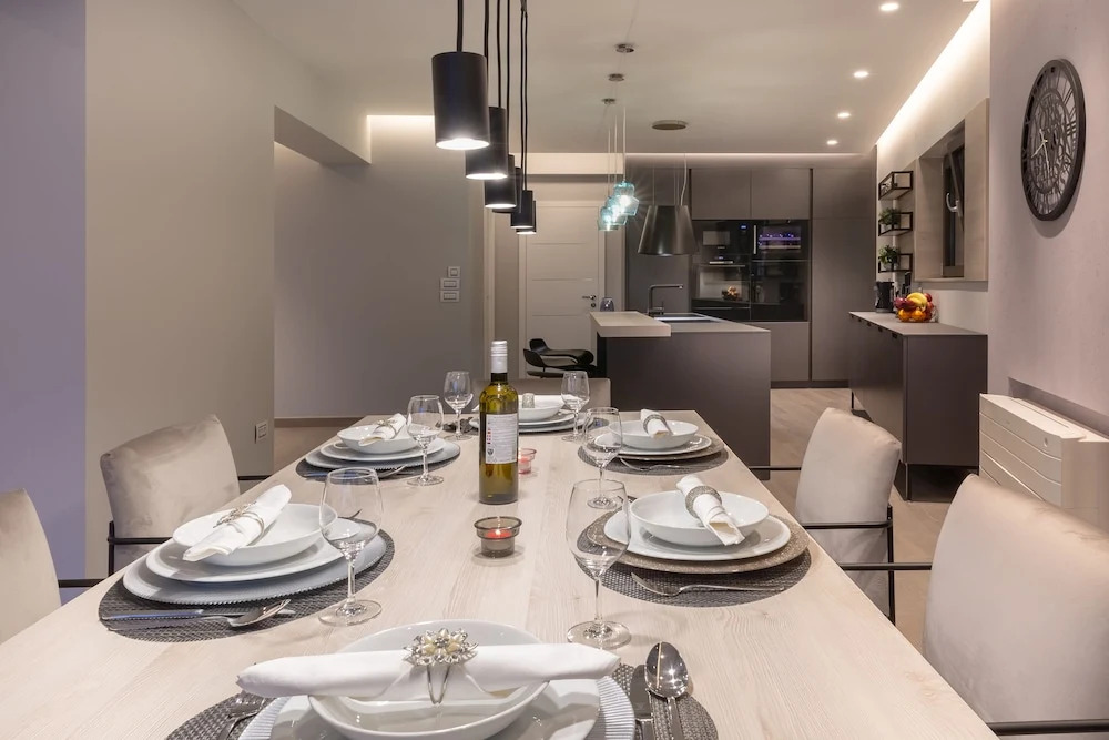 Shell Luxury Residences with Pool and Whirlpool