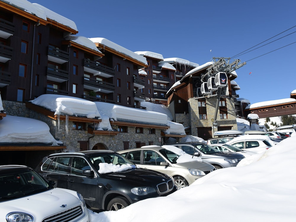 Charming Ski-in Getaway