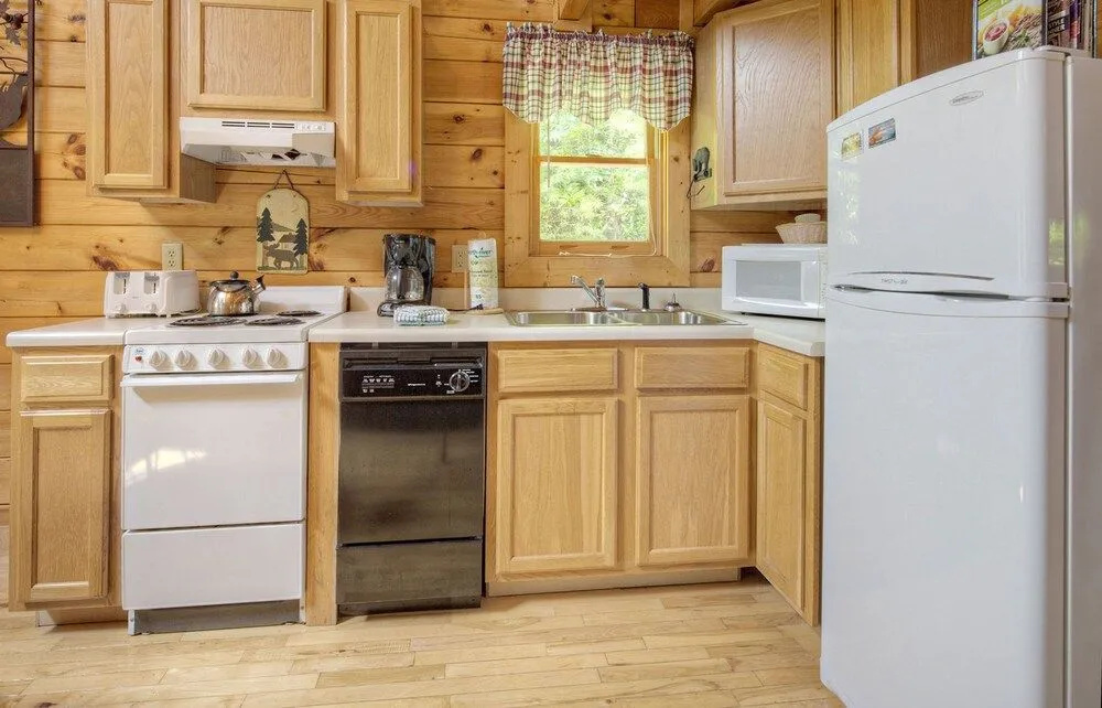 Cupids Hideaway by Heritage Cabin Rentals