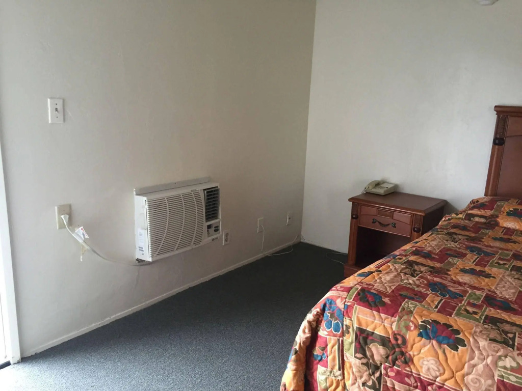 Golden Hills Motel