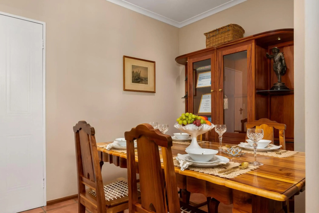 Meerendal Cottage-Affordable Luxury