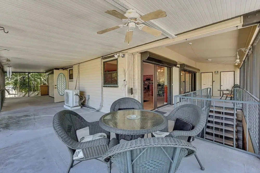 Tropical Vibes! Riverfront Bonita Springs Hideaway