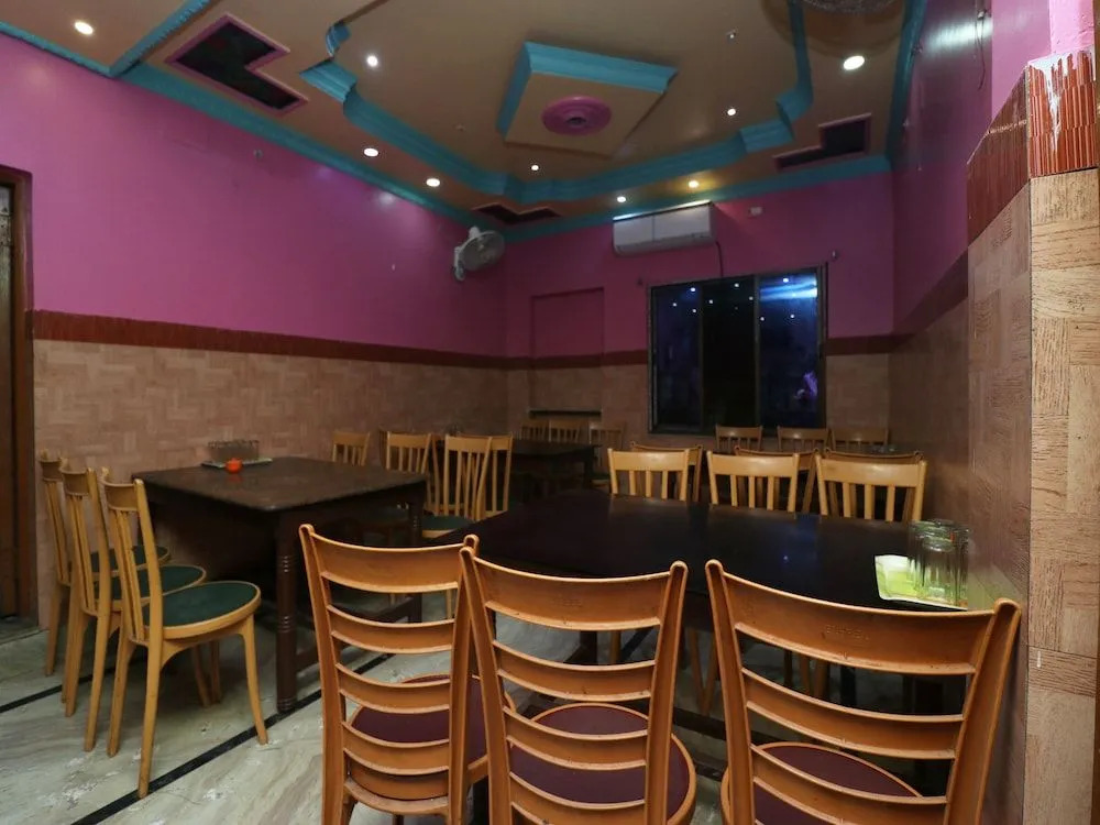 Oyo 27996 Hotel Green Park