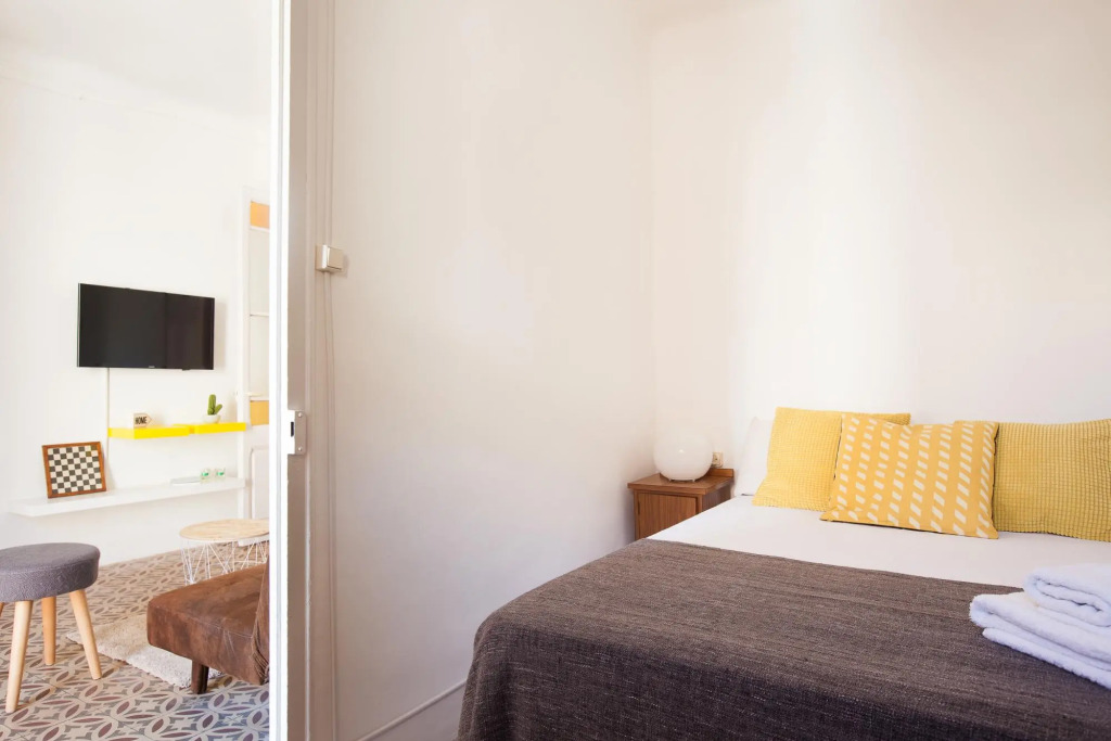 CONSELL DE CENT · Loving the Sagrada Familia 3BR comfort apartment
