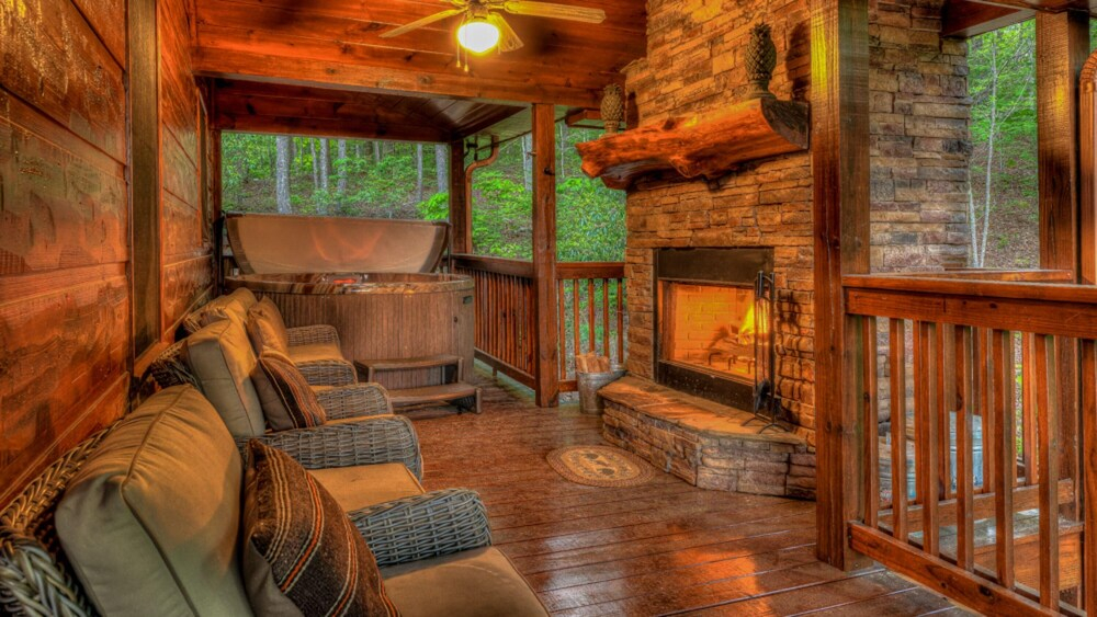 Cozy Bear Cabin by Escape to Blue Ridge