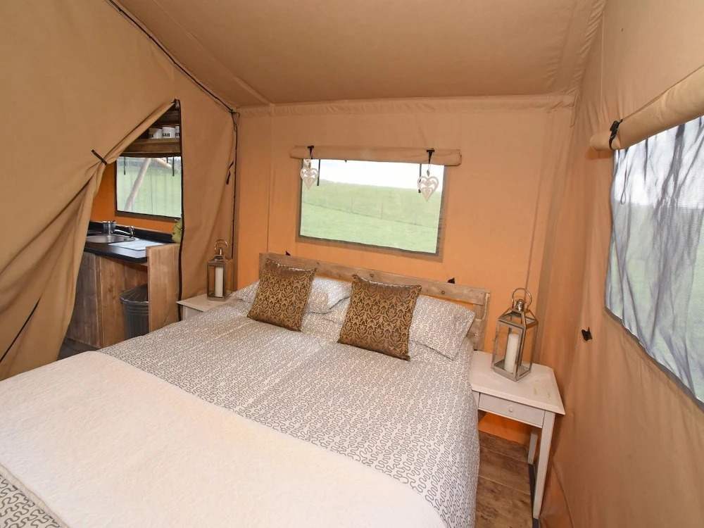 Carrs Hill Luxury Safari Tents