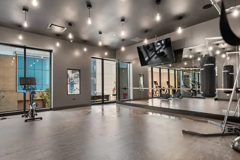 Fulton Market Group Hub 2 Units Walk to Dining