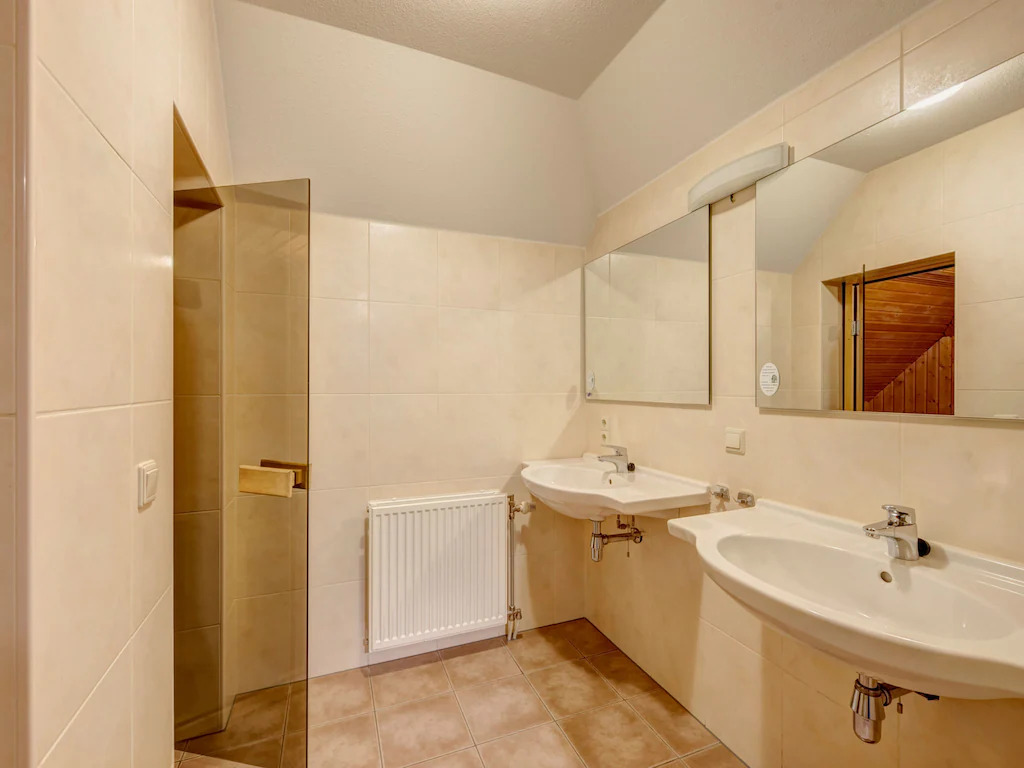 Restyled Villa with Washing Machine near River Moselle