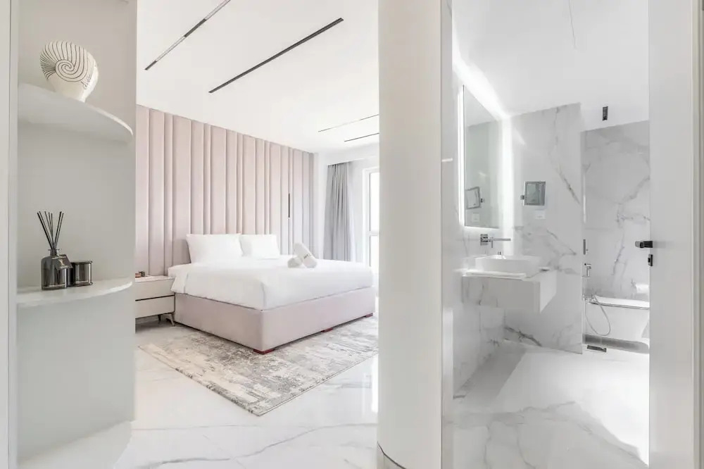 Seaside Elegance - Luxury 3-BR in JBR