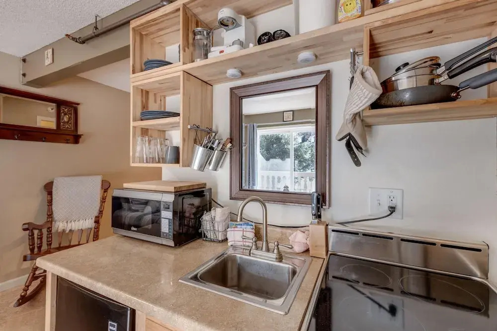 37SLL - Economical - Convenient - Kitchenette - Sleeps 2