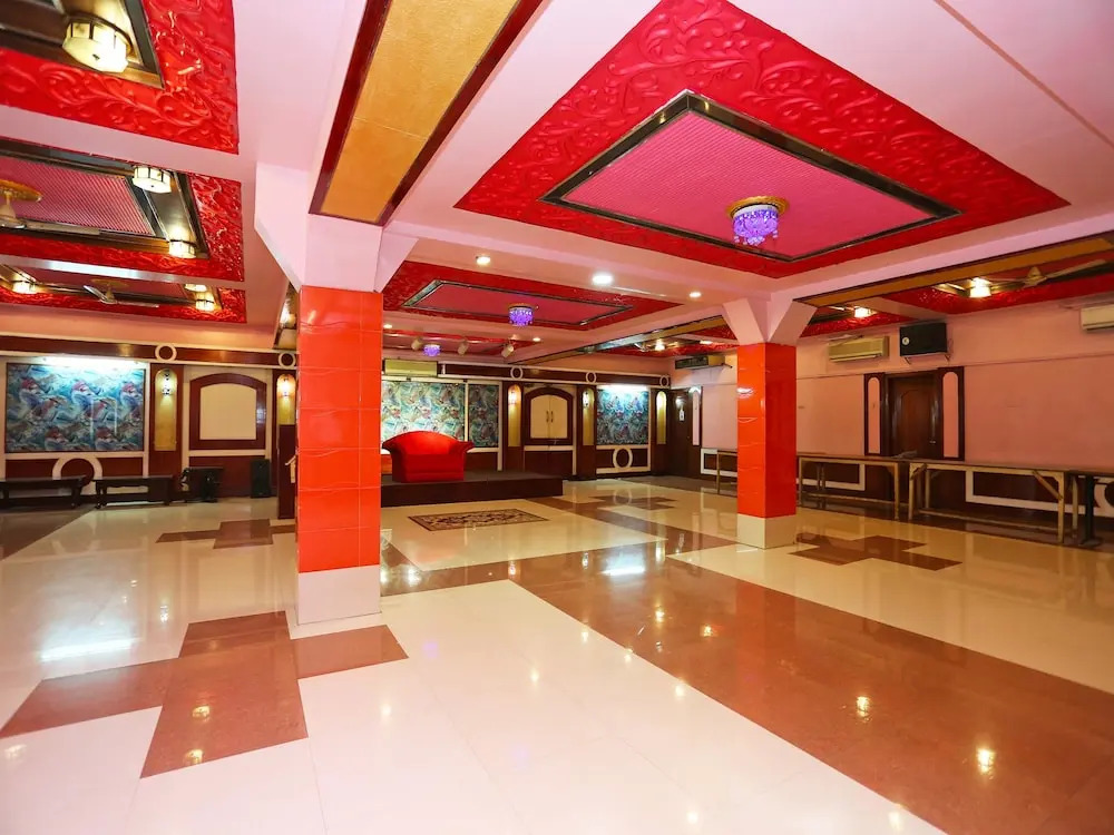 OYO 15468 Hotel Sharda