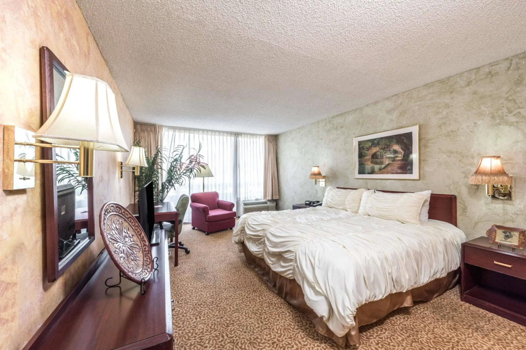 Staybridge Suites Dallas Market Ctr Love Field by IHG