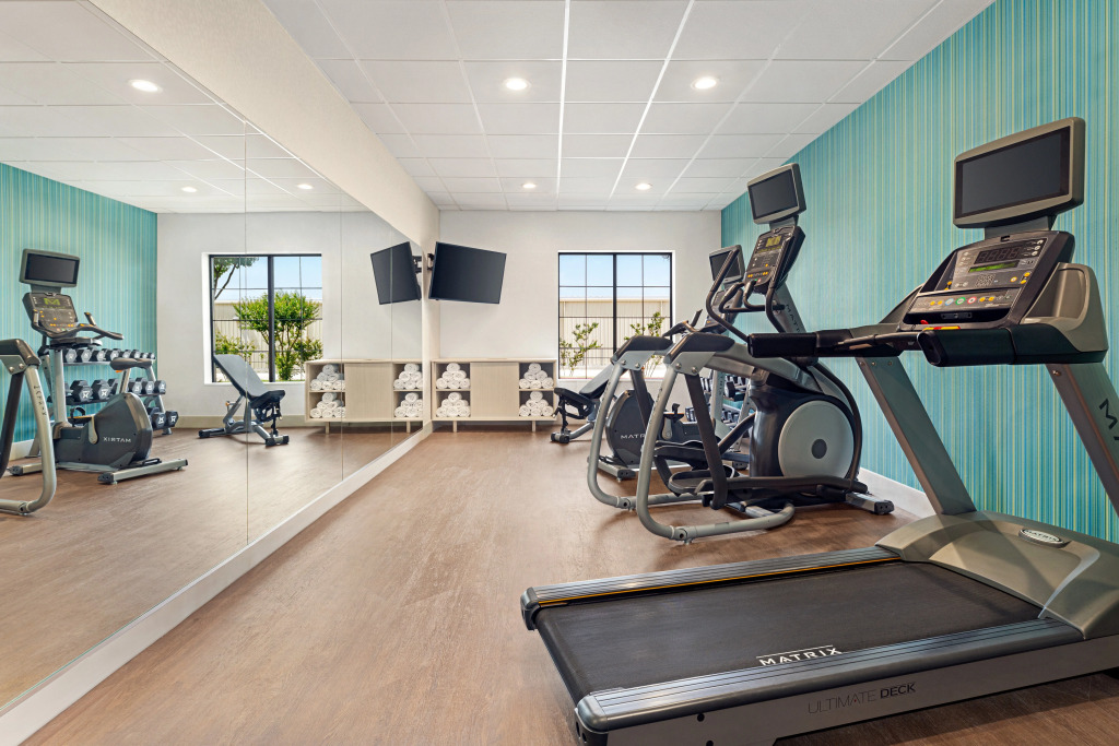 Holiday Inn Express & Suites Shawnee by IHG