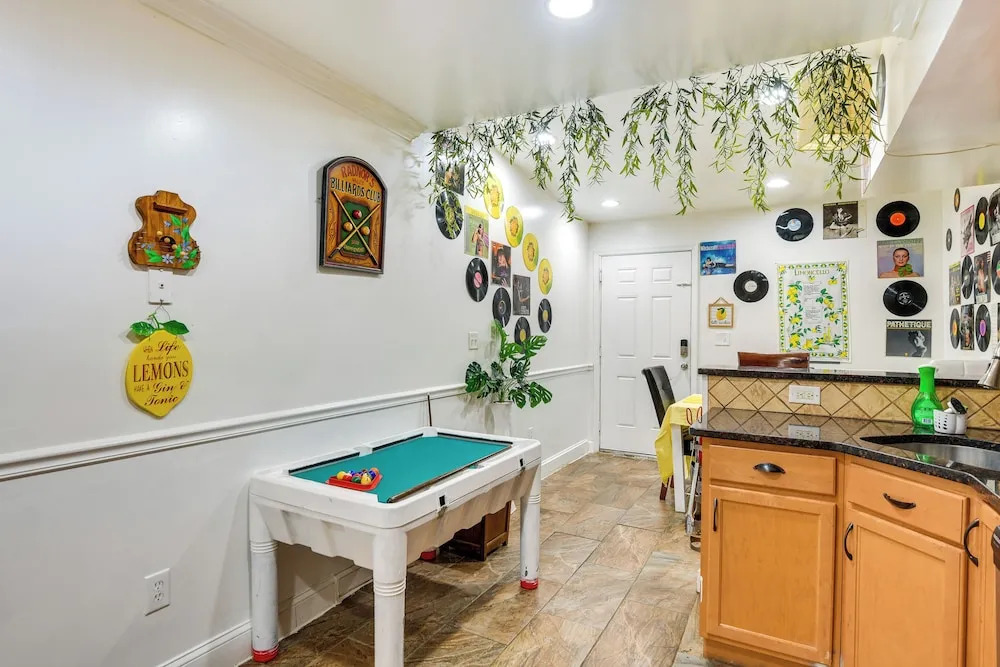 Quirky Baltimore Townhome ~ 2 Mi to Inner Harbor