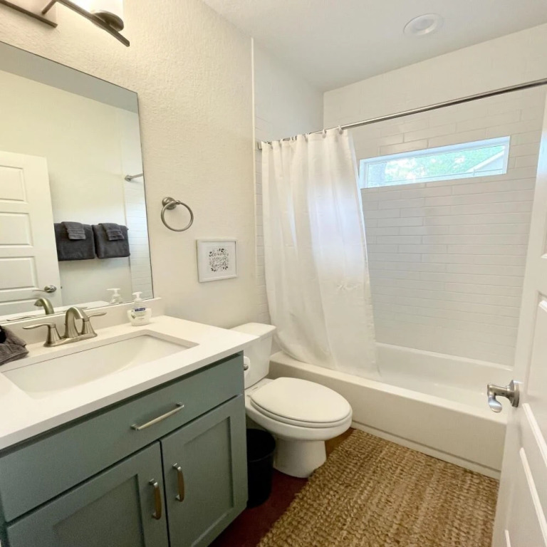Cherry Street Cottage RR 1072