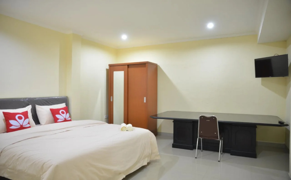 ZEN Rooms Near ITC Roxy Mas