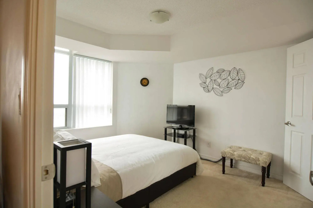 Maplewood Suites - Square One