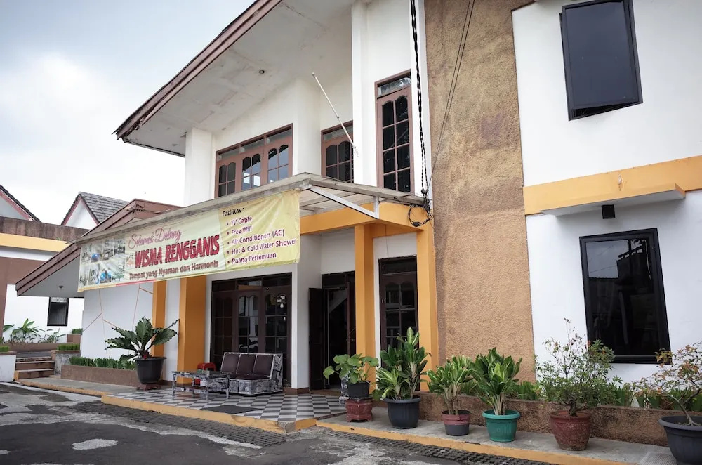 RedDoorz near Taman Kota Lapang Merdeka Sukabumi
