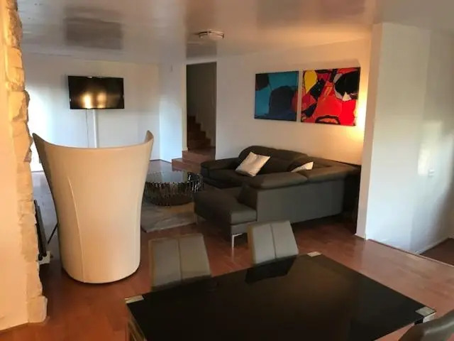 4 bedroom and 3 bath home close to universal studio and Hollywood