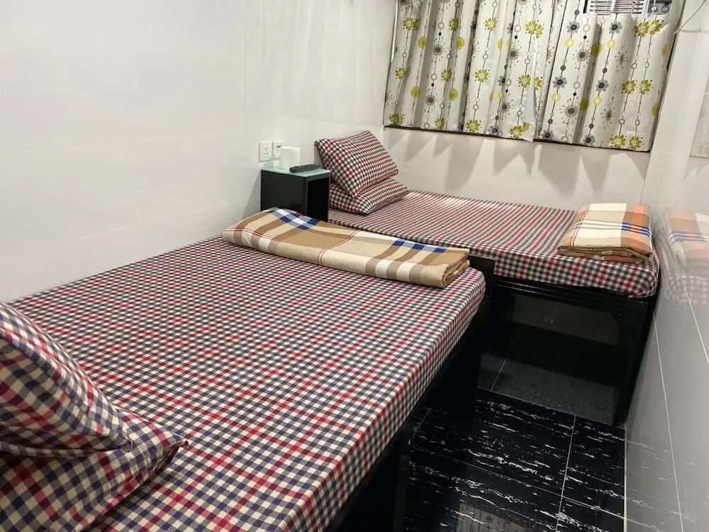 New Day Night Hostel RECEPTION 24 HOUR BLOCK D CHUNGKING MANSION TSIM SHA TSUI KOWLOONN