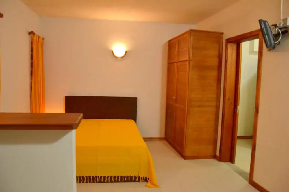 Studio in Black River, With Shared Pool, Enclosed Garden and Wifi - 1 km From the Beach
