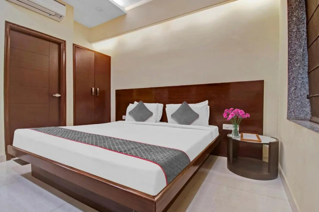 Townhouse OAK Hotel Avana