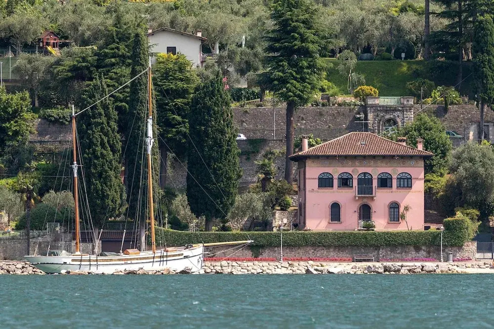 Lake Front Villa Schlosser