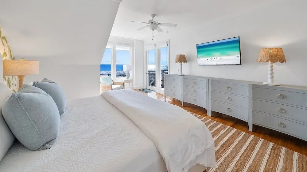 Vitamin Sea 3 Bedroom Condo by RedAwning