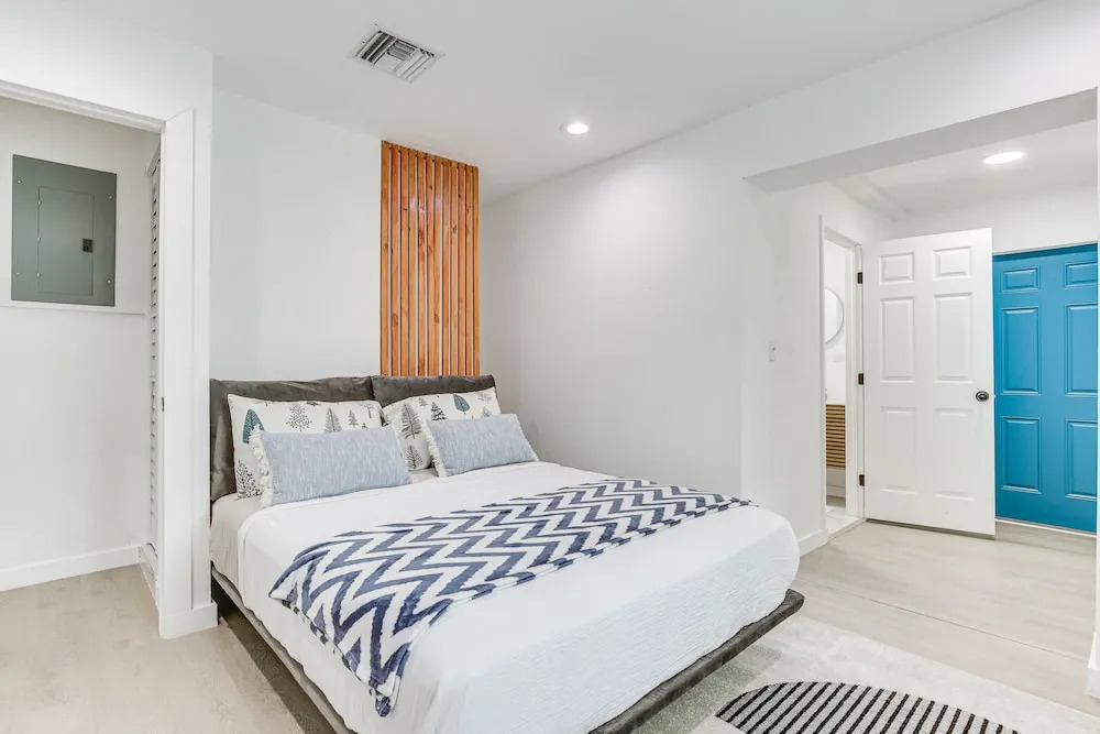 Fort Lauderdale Duplex ~ 6 Mi to Los Olas Beach!