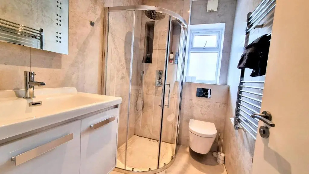 Surbiton Luxury Garden House 19