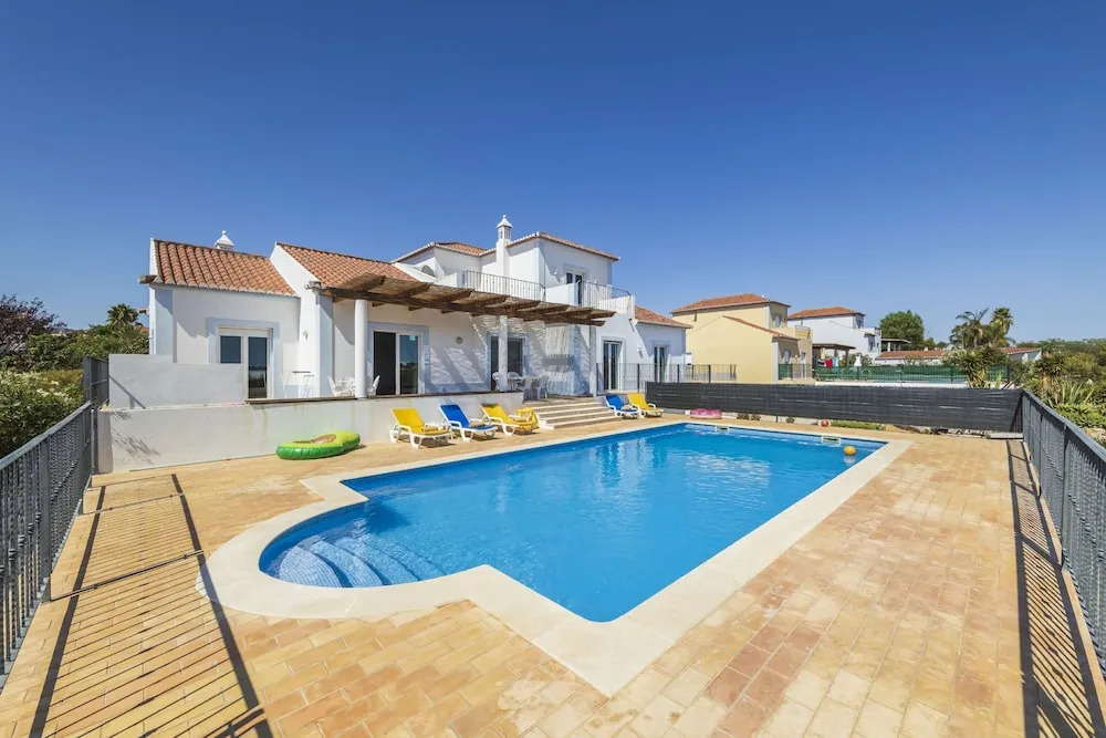 Villa Nina With 4 Bedrooms and 4 Bathrooms