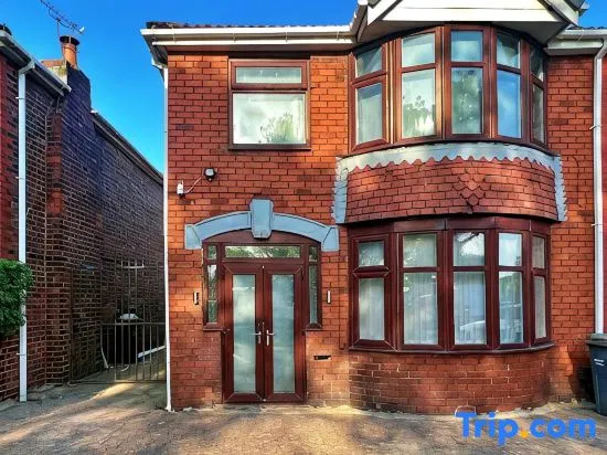 Full Home in Heywood Street near Cheetham Hill
