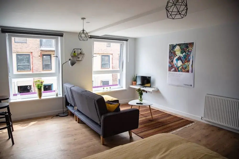 Studio flat with free Parking