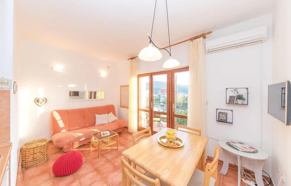 Beautiful Apartment in Vinisce With 1 Bedrooms and Wifi
