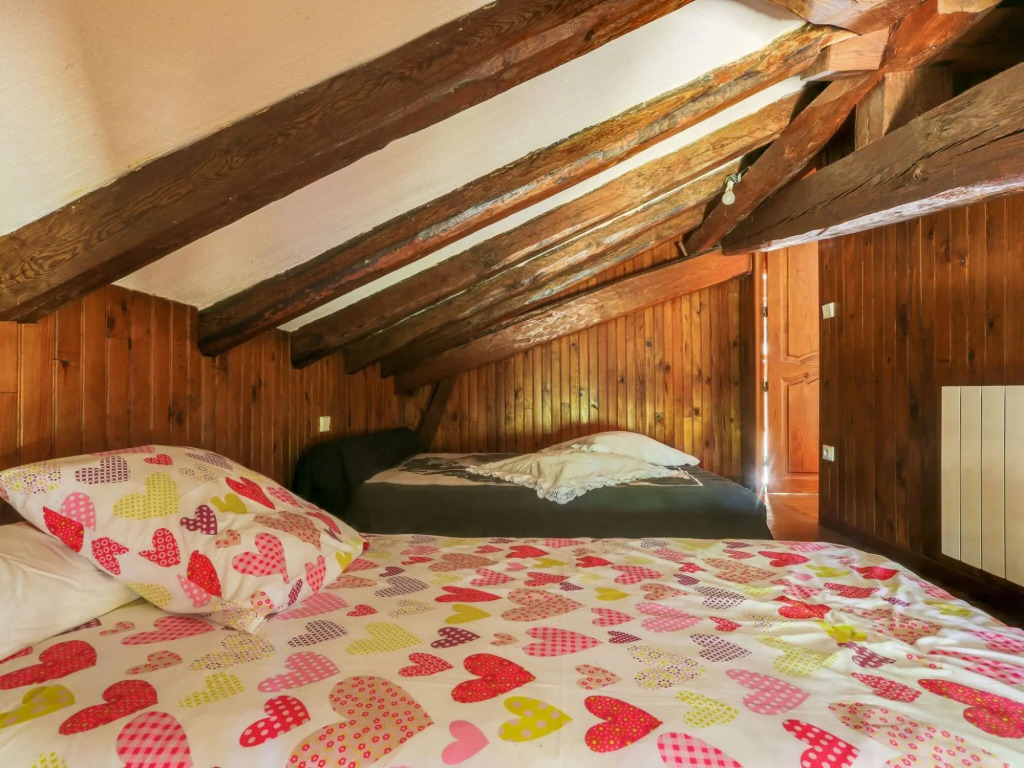 Holiday Home in Laluque with Terrace, Garden And Barbecue