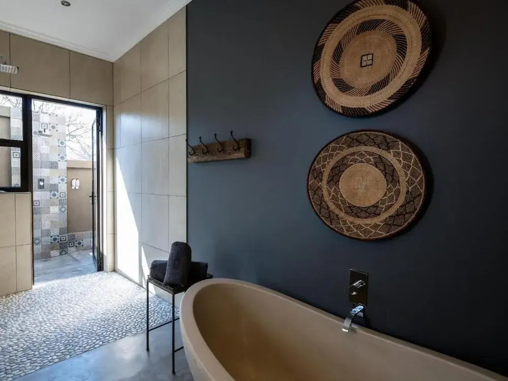 Safari Moon Luxury Bush Lodge