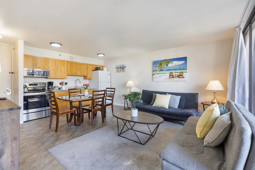 Light & Airy 8th Floor Ocean View Condo with Lanai and FREE Parking!