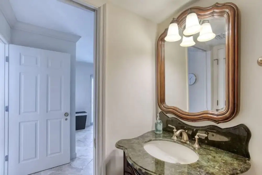 New Smyrna Beachfront Modern 9th Floor Condo Pool Hot Tub