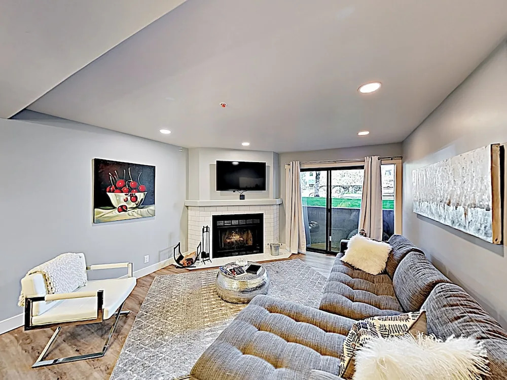 New Listing! Luxe Remodeled Getaway 2 Bedroom Condo