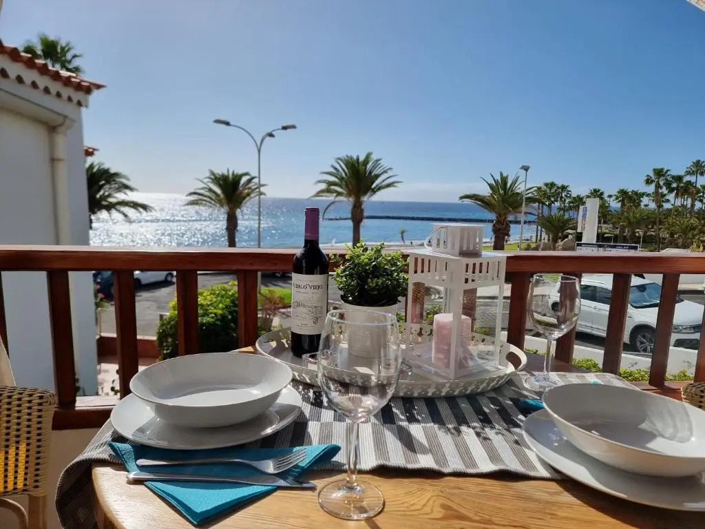 Casa Playa del Duque 2 in 1st sea line directly at the beach, heated pool, Wifi