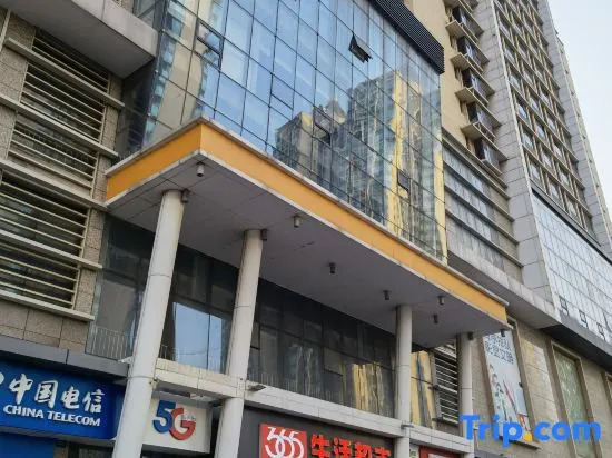 Ye and Chen E-sports Film Hotel (New Railway Station Evergrande Huafu Branch)