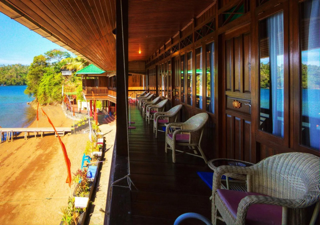 Bastianos Lembeh Dive Resort