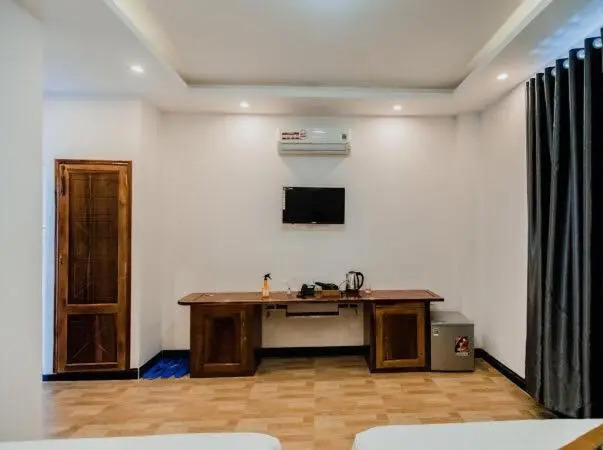 Khách sạn Hoàng My