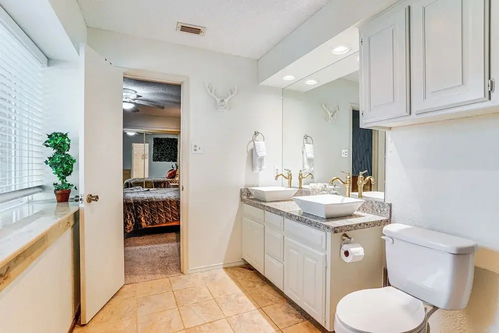 4 Mi to AT&T Stadium: Fort Worth Townhome