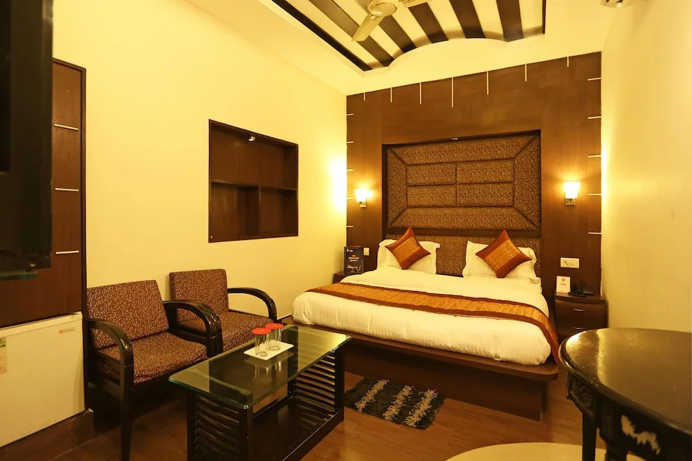 OYO 8188 Vardhmaan Inn