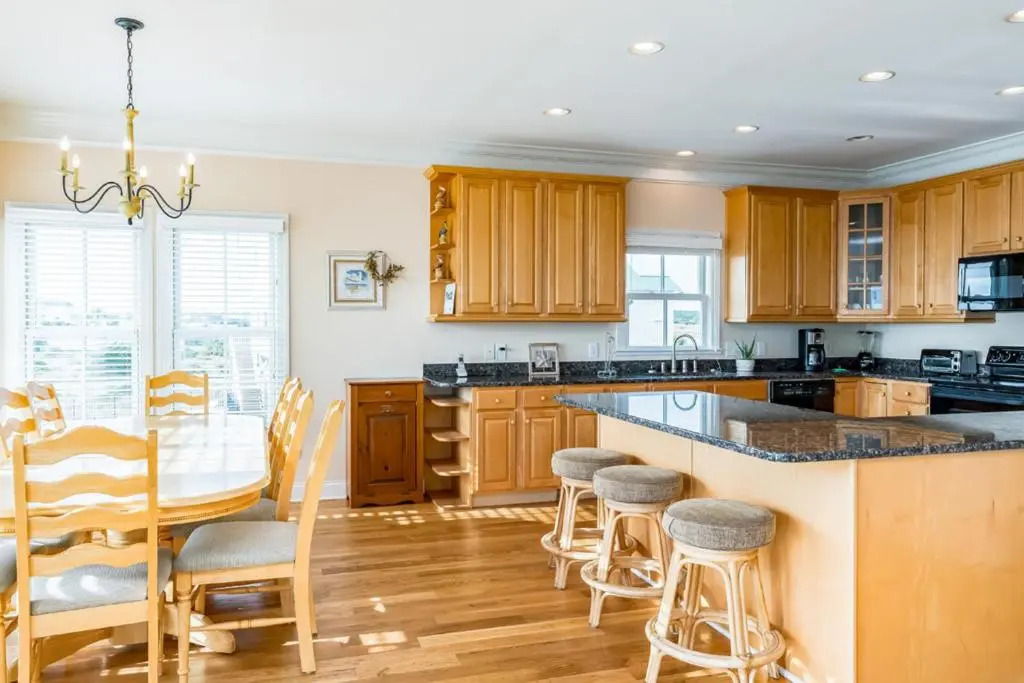 Emerald Breeze by Oak Island Accommodations