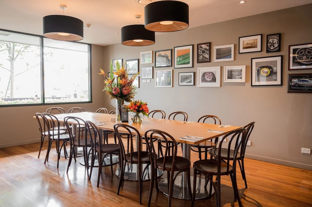 Browns Plains Hotel