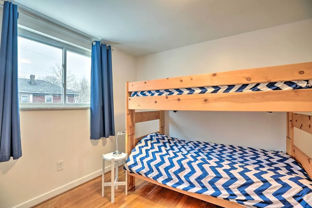 6 Mi to Dtwn: Pittsburgh Townhome w/ Porch